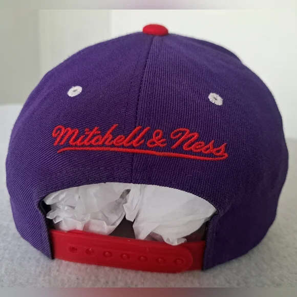 Mitchell & Ness Toronto Raptors two-tone snapback cap in purple and red - Picture 3 of 11